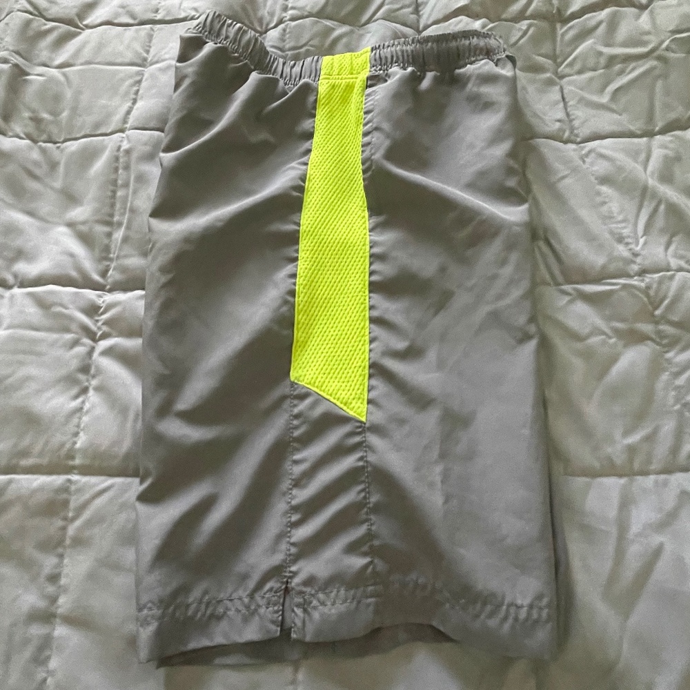 Activ Athleisure Shorts Youth Sz L